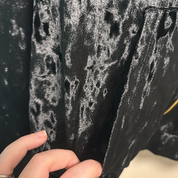 NWOT Fabletics Black Crushed Velvet Zip Up - Picture 5 of 11